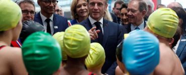 Une fuite d'eau au Centre aquatique olympique lors de son inauguration par Emmanuel Macron