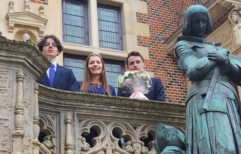 Fêtes de Jeanne d'Arc à Orléans : l'un des adolescents figurant un page est exclu, pour ses liens avec l'extrême droite