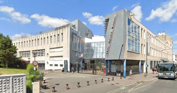 Saint-Ouen : une femme voilée s’introduit dans un lycée et demande à toutes les filles de porter le voile