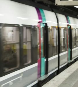 INFO BFMTV. Le Bourget: un homme grièvement blessé après une tentative de meurtre au couteau dans le RER B