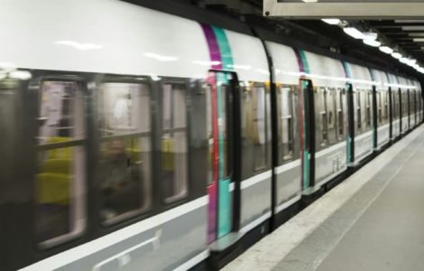 INFO BFMTV. Le Bourget: un homme grièvement blessé après une tentative de meurtre au couteau dans le RER B