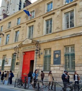 Où vivre à Paris pour que vos enfants bénéficient de la meilleure scolarité ? Notre classement exclusif