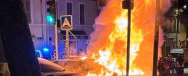 Des véhicules de polices incendiés devant le commissariat du 3ᵉ arrondissement de Marseille