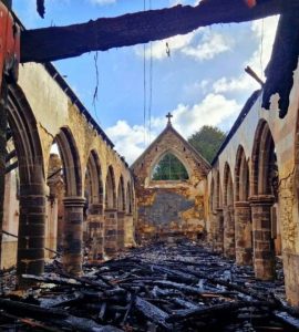En Bretagne, une église inscrite aux monuments historiques ravagée par les flammes