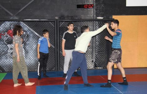 Dans cette salle des Yvelines, on apprend le MMA pour lutter contre le décrochage scolaire