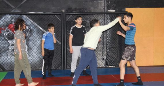 Dans cette salle des Yvelines, on apprend le MMA pour lutter contre le décrochage scolaire