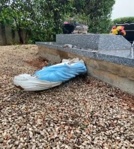Vitrolles: une vingtaine de tombes profanées dans un cimetière, la mairie dénonce un "acte écœurant"