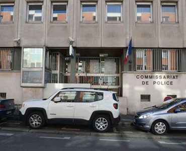 Montreuil : il entre dans le commissariat avec un couteau, l’intrus est maîtrisé au taser