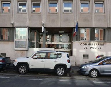 Montreuil : il entre dans le commissariat avec un couteau, l’intrus est maîtrisé au taser
