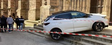 Aveyron : le profil inquiétant de l’individu qui a percuté les marches de la cathédrale de Rodez avec sa voiture