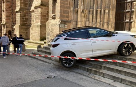 Aveyron : le profil inquiétant de l’individu qui a percuté les marches de la cathédrale de Rodez avec sa voiture