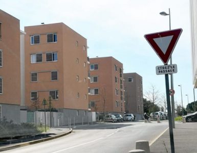 Un mort devant un point de deal : il sort armé d'une voiture, ses complices redémarrent en trombe et l'écrasent