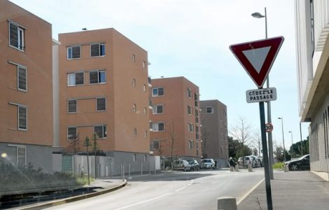 Un mort devant un point de deal : il sort armé d'une voiture, ses complices redémarrent en trombe et l'écrasent