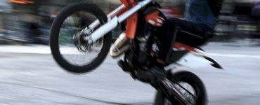 Gaz lacrymogène, jets de projectiles, policier blessé : rodéo urbain tendu à Besançon