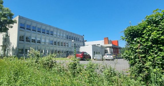 Le collège de Baignes saccagé, des plafonds effondrés, une croix gammée taguée ainsi que des… inscriptions anti-RN