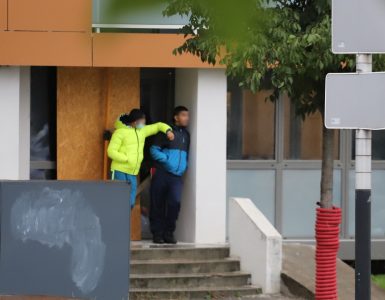 Le démarcheur roué de coups de barres de fer : les dealeurs de Vénissieux l'avaient pris pour un policier