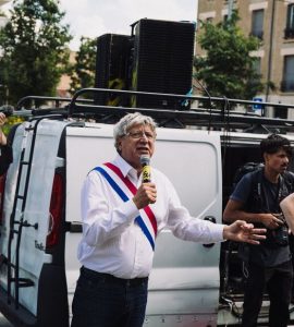 Saint-Ouen : un homme armé d’un couteau perturbe un rassemblement en soutien à Éric Coquerel et menace un élu