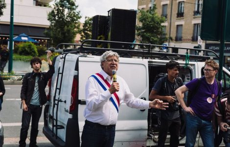 Saint-Ouen : un homme armé d’un couteau perturbe un rassemblement en soutien à Éric Coquerel et menace un élu