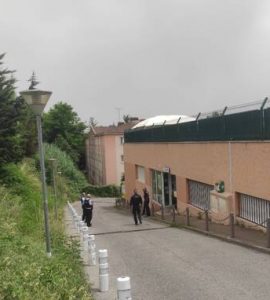 Un homme et deux enfants blessés à l'arme blanche à Vence, une femme interpellée
