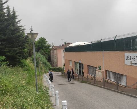 Un homme et deux enfants blessés à l'arme blanche à Vence, une femme interpellée