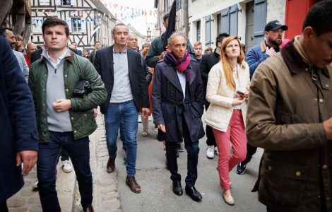 Fontainebleau : un homme tente de forcer le passage pour rencontrer Eric Zemmour, deux policiers blessés