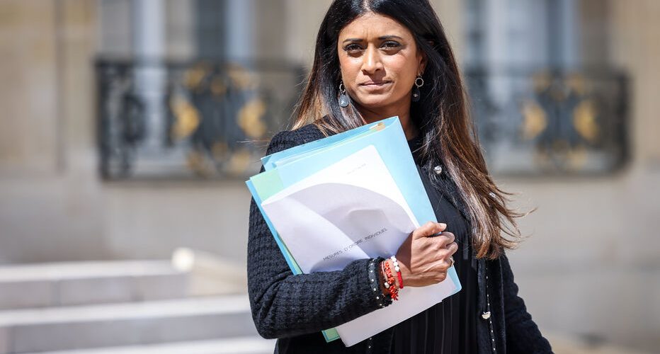 Législatives : Prisca Thévenot dénonce une agression lors d’une opération de collage, quatre personnes interpellées