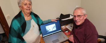 « Il s’est acharné sur mon père quand il était au sol » : Robert, 79 ans, entre la vie et la mort après une altercation