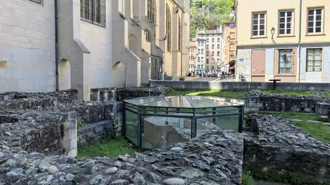 Lyon : le jardin archéologique de la cathédrale Saint-Jean vandalisé