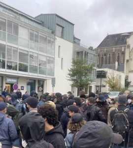 Malgré l’interdiction du maire, des manifestants se rassemblent à Vertou contre la réunion du RN
