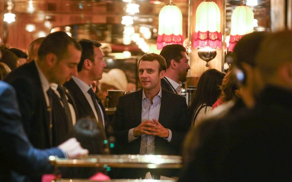 Le soir, autour de whiskys japonais ou écossais Macron s