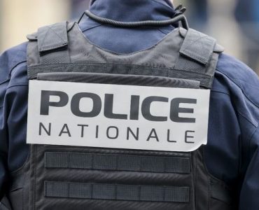 Un homme interpellé après avoir blessé deux policiers, 200 personnes ont dû être dispersées
