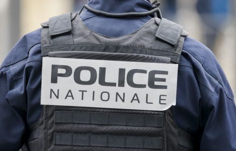 Un homme interpellé après avoir blessé deux policiers, 200 personnes ont dû être dispersées
