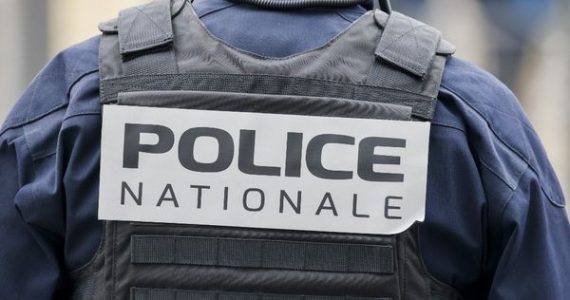 Un homme interpellé après avoir blessé deux policiers, 200 personnes ont dû être dispersées