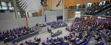 Allemagne : la droite et l'extrême droite adoptent ensemble un texte anti-immigration
