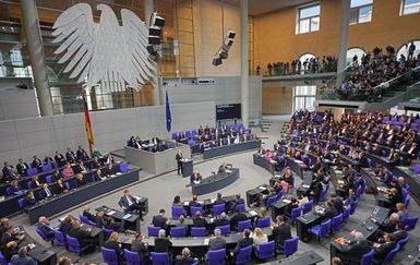 Allemagne : la droite et l'extrême droite adoptent ensemble un texte anti-immigration