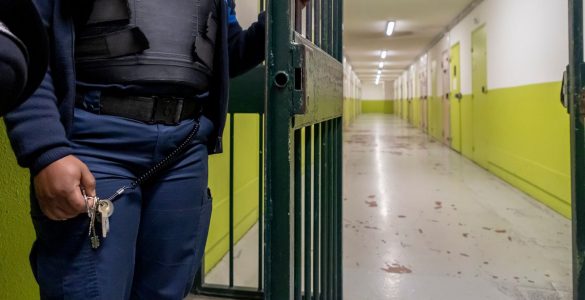 Paris : un détenu s'évade lors d'une sortie au musée, l'homme est toujours en cavale