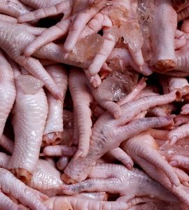 Aubervilliers : Un homme retrouvé enchaîné au mur dans un atelier clandestin de pattes de poulet