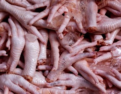 Aubervilliers : Un homme retrouvé enchaîné au mur dans un atelier clandestin de pattes de poulet
