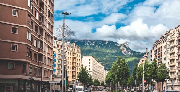 À Grenoble, l’ultragauche terrorise : « les actes commis sont graves », alerte le procureur