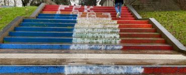 "C'est vraiment choquant !" L'escalier de l'université de Rennes 2, aux couleurs LGBTQ, recouvert en bleu, blanc, rouge