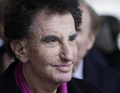 Bousculé lors d’un rassemblement à Paris, Jack Lang transporté à l’hôpital