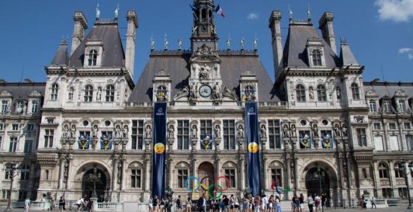 La Ville de Paris suspend ses concessions à deux restaurateurs pour leur proximité supposée avec Pierre-Édouard Stérin
