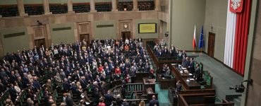 Polish MPs pass bill to suspend right to asylum
