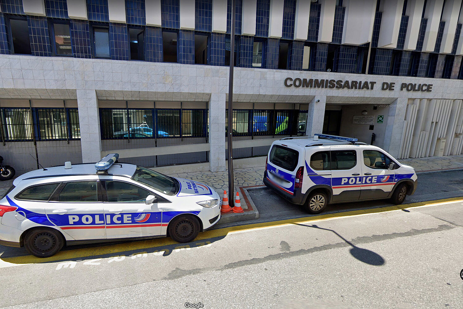 Antibes (06) : des policiers victimes d'une attaque au couteau devant ...
