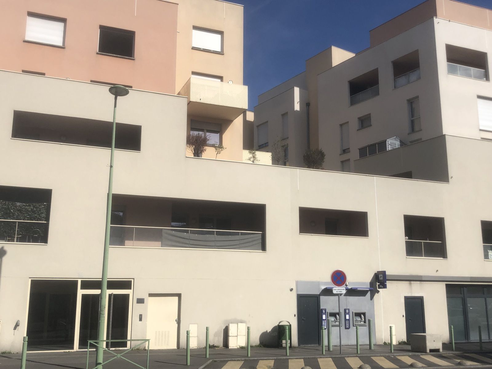 Aulnay-sous-Bois (93) : Policier roué de coups, cité des 3 000 en état