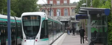 Laval : entrée de Conforama incendiée et véhicule brûlé devant la Maison du Département