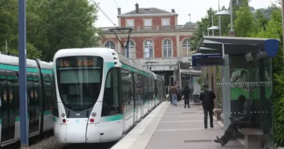 Laval : entrée de Conforama incendiée et véhicule brûlé devant la Maison du Département