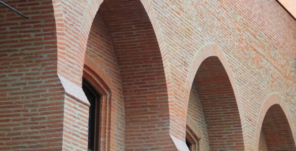 Arcades en briques du palais de justice de Toulouse — photo d’illustration prise en 2011.