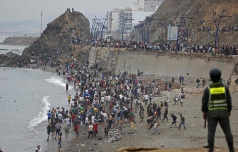 Migrants à la frontière entre le Maroc et Ceuta, le 31 juillet 2026