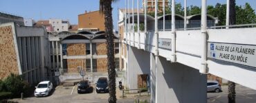 Passerelle de la Flânerie au Cap d’Agde, photographie d’illustration.